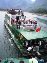漓江下りツアーの船4